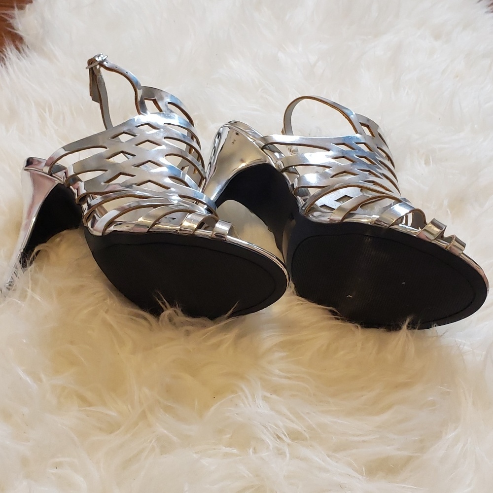 Heels - Picture 4 of 4